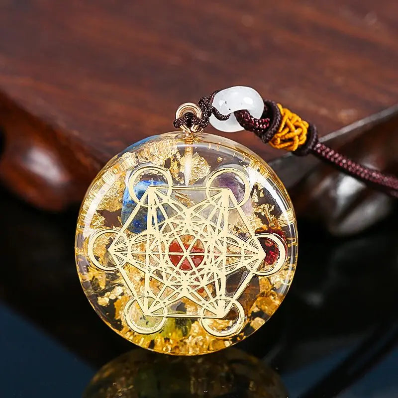 Collier Orgonite Cube de Métatron 7 Pierres Paillettes dorées