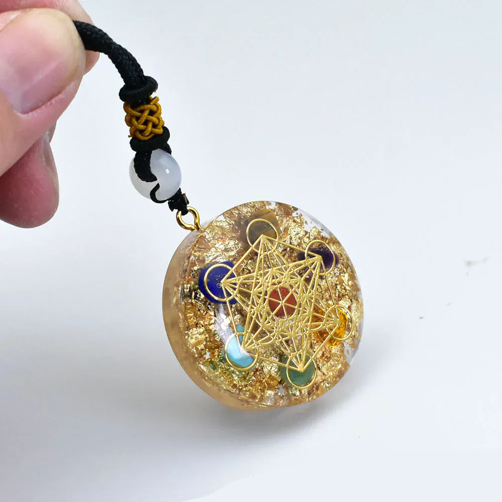 Collier Orgonite Cube de Métatron 7 Pierres Paillettes dorées