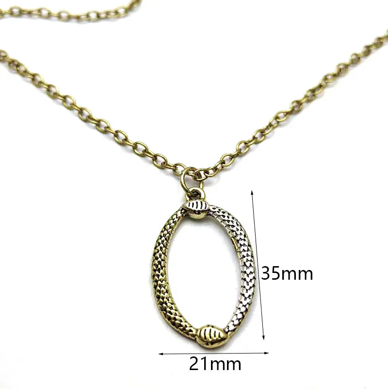 Collier Ovale aux Deux Serpents