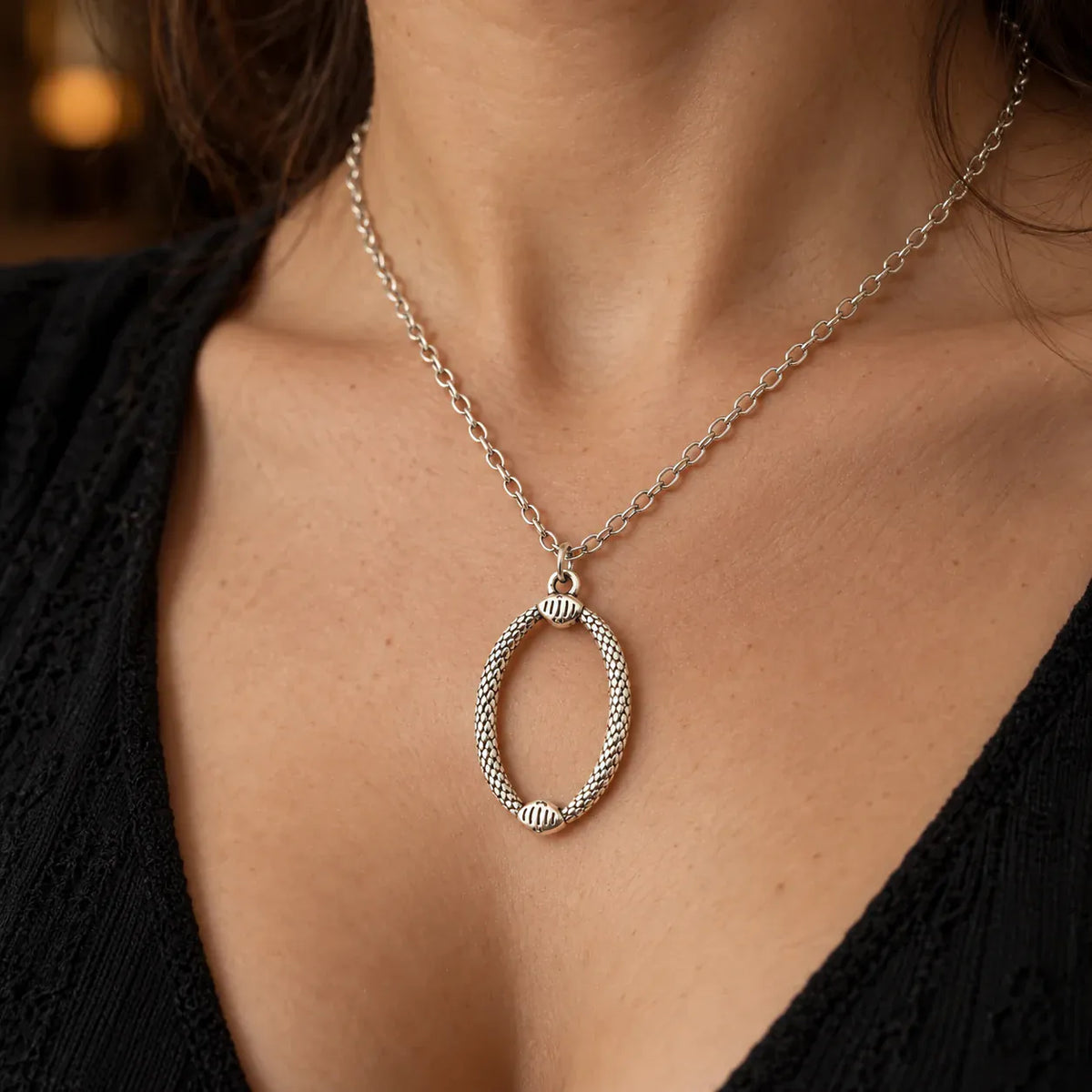 Collier Ovale aux Deux Serpents