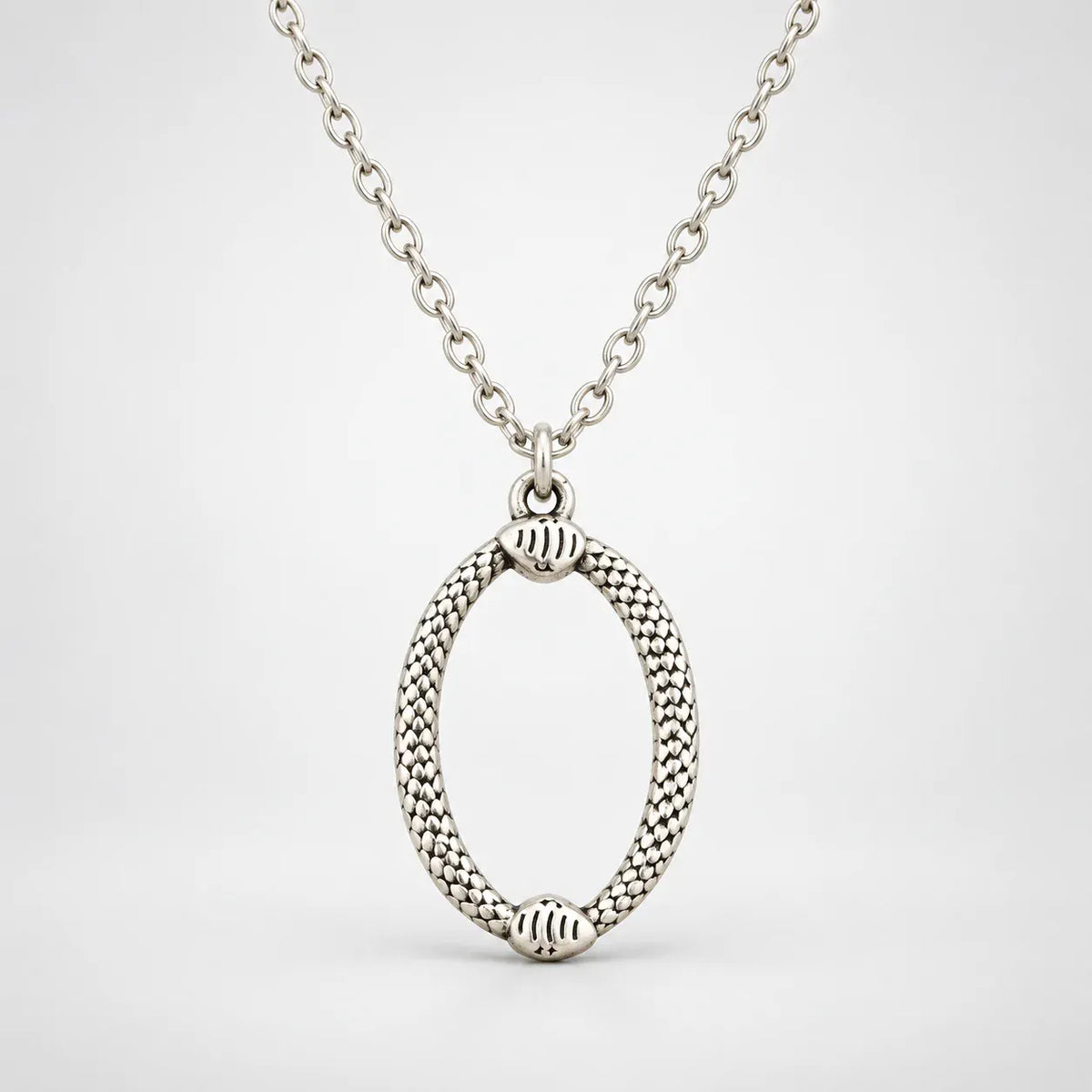 Collier Ovale aux Deux Serpents Argenté vieilli