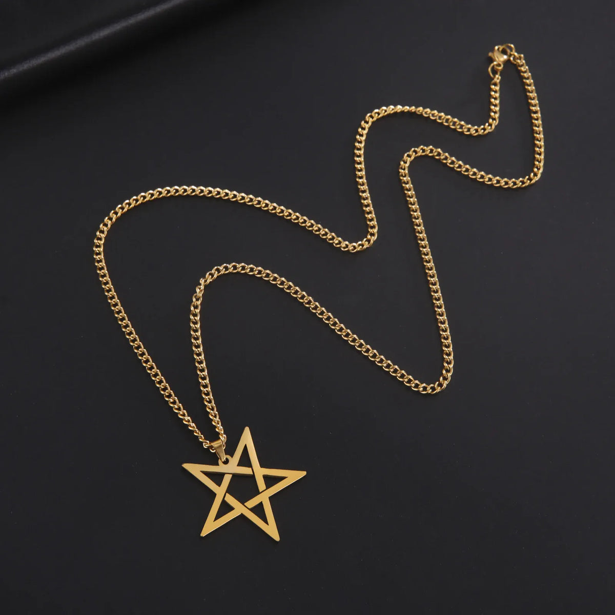 Collier Pentagramme Inversé Ajouré