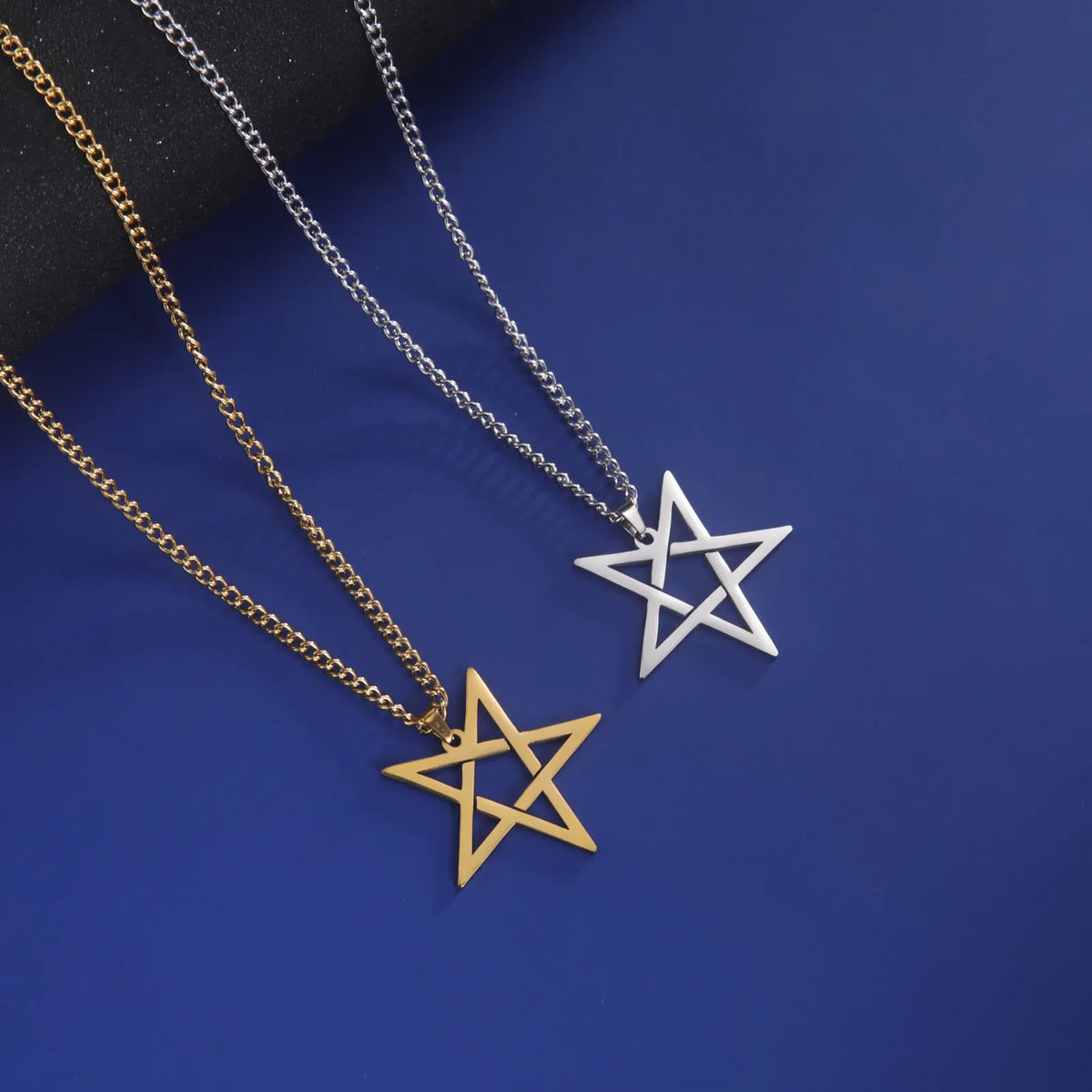 Collier Pentagramme Inversé Ajouré