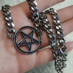Collier Ras-du-Cou Pentagramme Inversé à Maille Cubaine - Vignette | Médiéfan