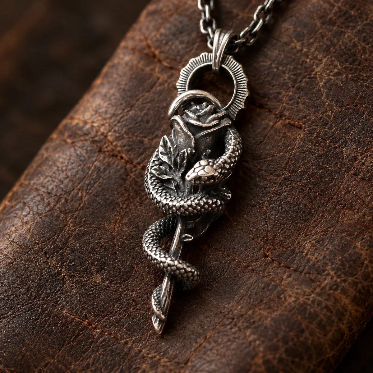 Collier Serpent à la Rose
