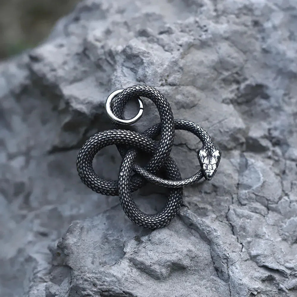 Collier Serpent au Nœud Infini