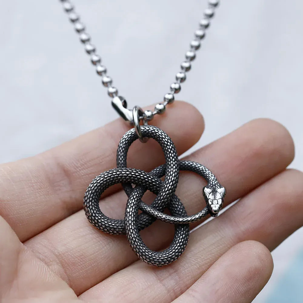 Collier Serpent au Nœud Infini
