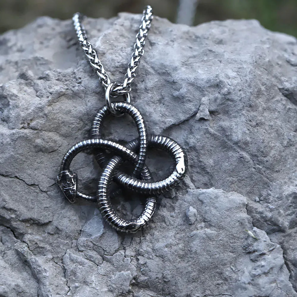 Collier Serpent au Nœud Infini