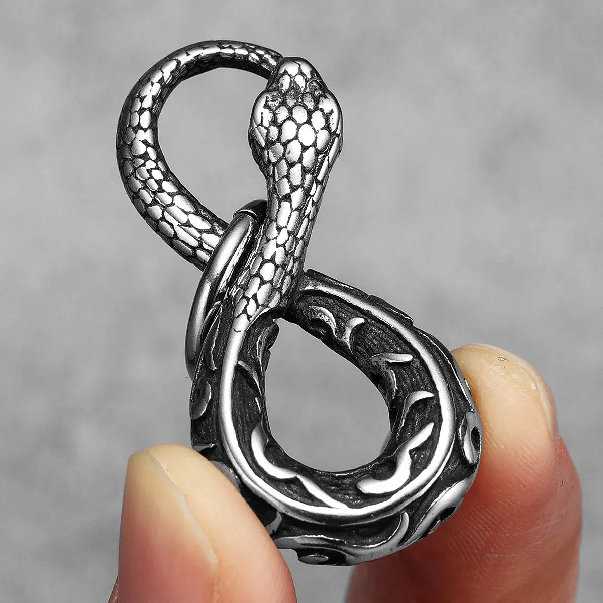 Collier Serpent Infini Ciselé