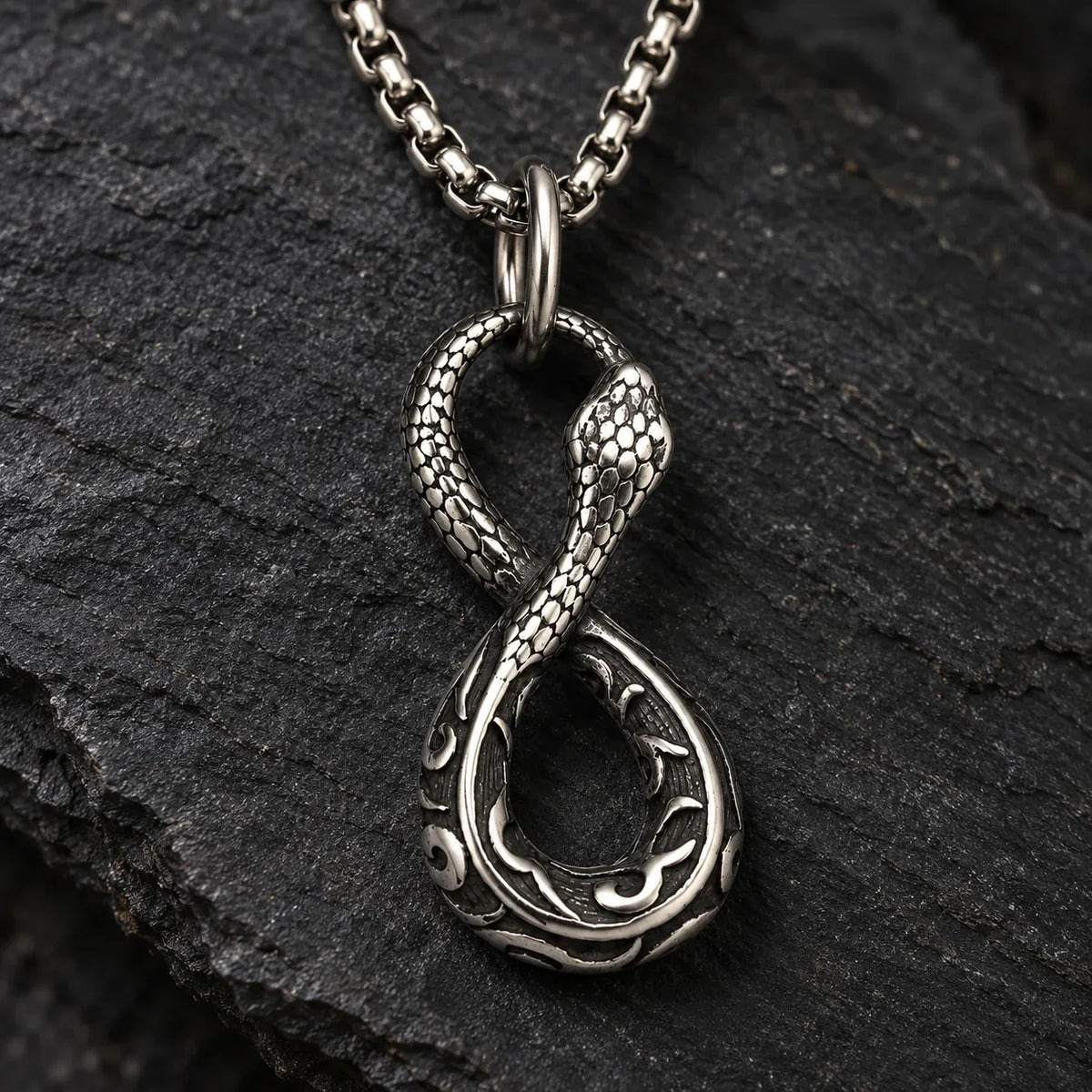Collier Serpent Infini Ciselé