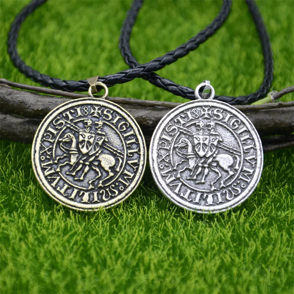 Collier templier pendentif sceau des cavaliers « Sigillum Militum »