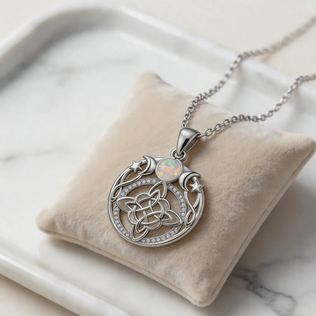 Collier Triple Lune et Nœud de Sorcière