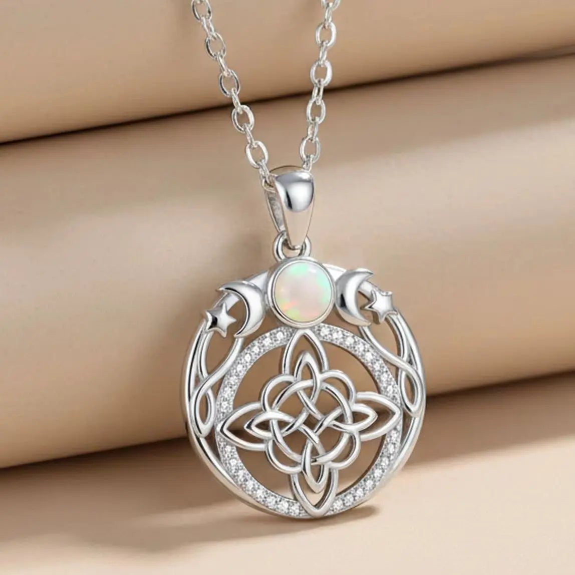 Collier Triple Lune et Nœud de Sorcière