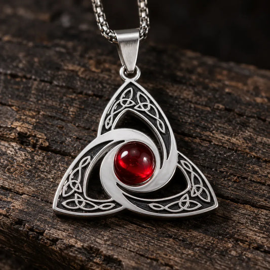 Collier Triquetra à Pierre Rouge