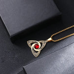 Collier Triquetra à Pierre Rouge - Vignette | Médiéfan