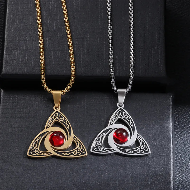 Collier Triquetra à Pierre Rouge