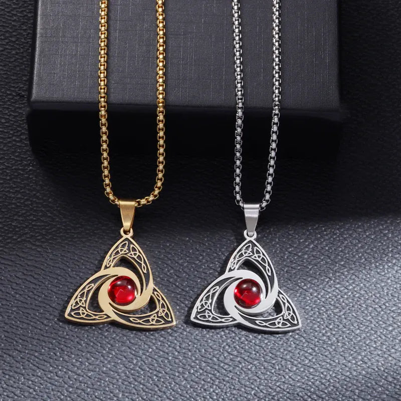 Collier Triquetra à Pierre Rouge