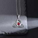 Collier Triquetra à Pierre Rouge - Vignette | Médiéfan