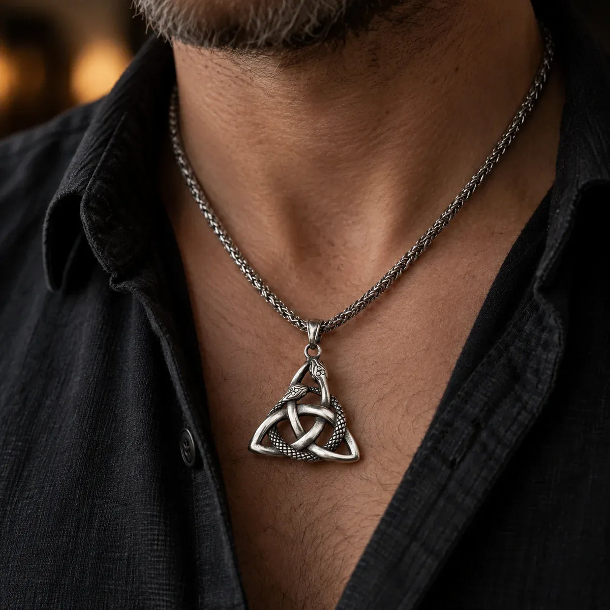 Collier Triquetra aux Deux Serpents