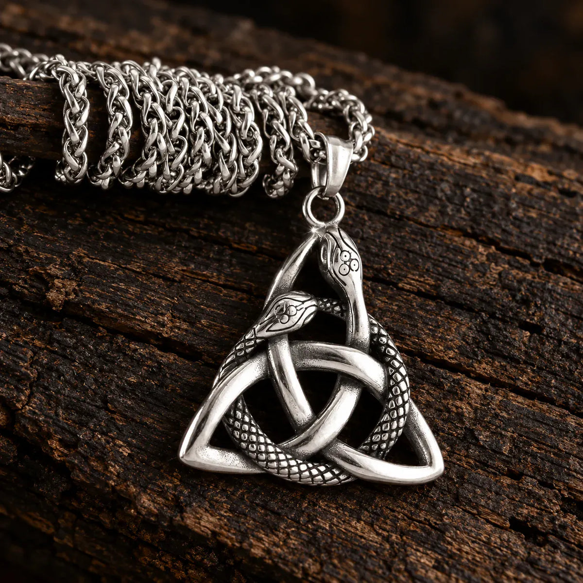 Collier Triquetra aux Deux Serpents