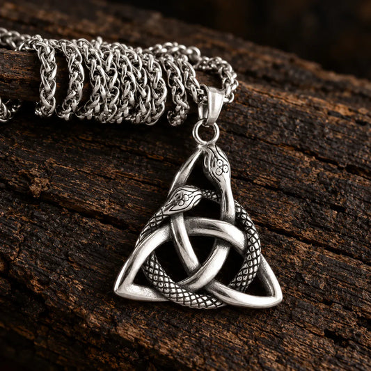 Collier Triquetra aux Deux Serpents