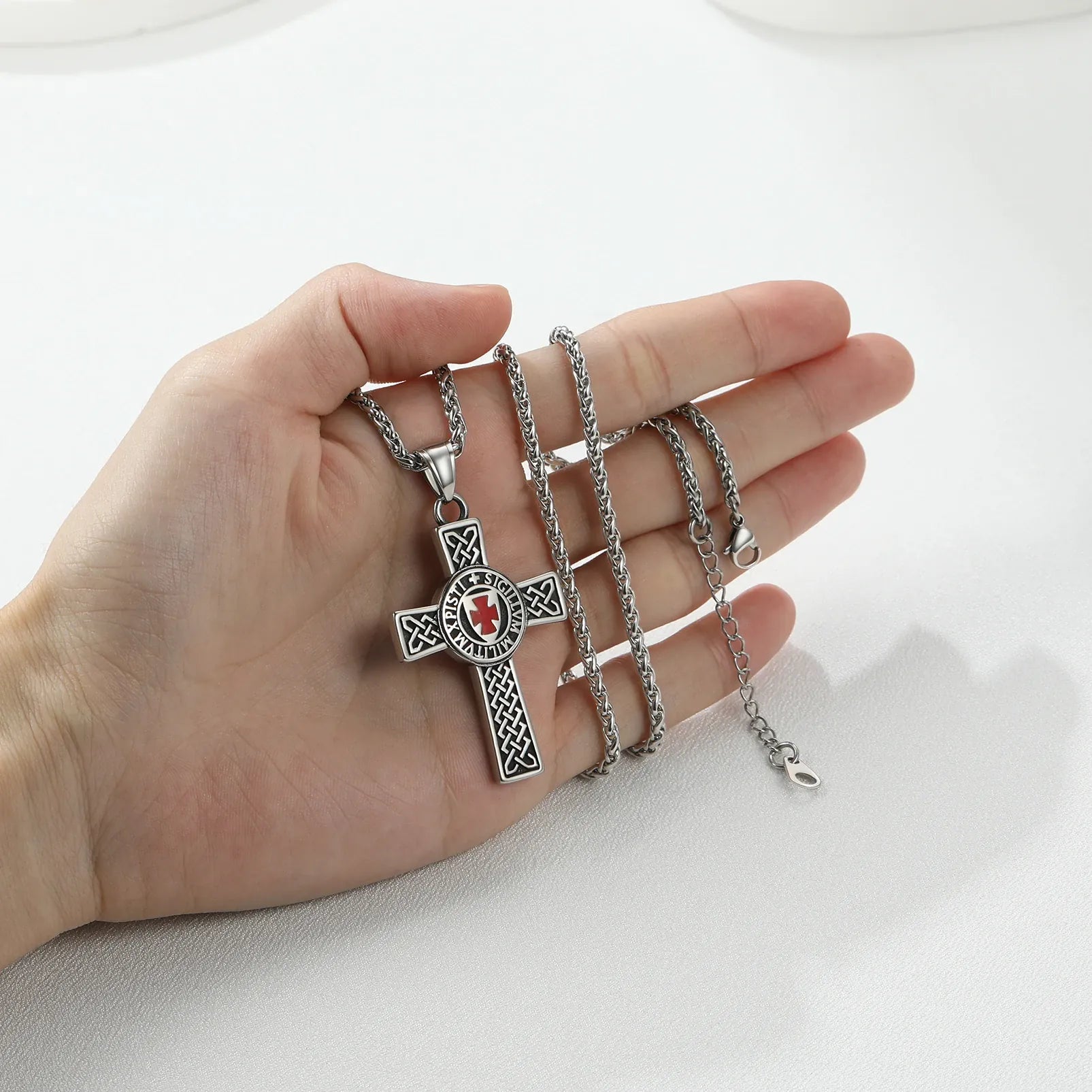 Colliers de la présidence du templier en acier inoxydable U7 pour hommes, étiquette de bouclier croisé de chevalier, amulette en relief 3D, symboles, chrétien, unisexe, cadeau de bijoux Cross-Steel