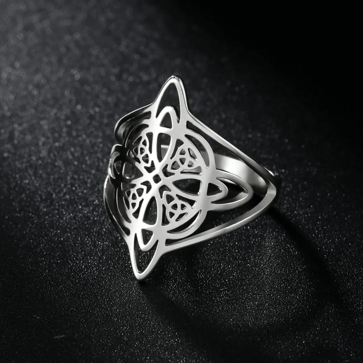 Grande Bague Nœud de Sorcière Ajourée