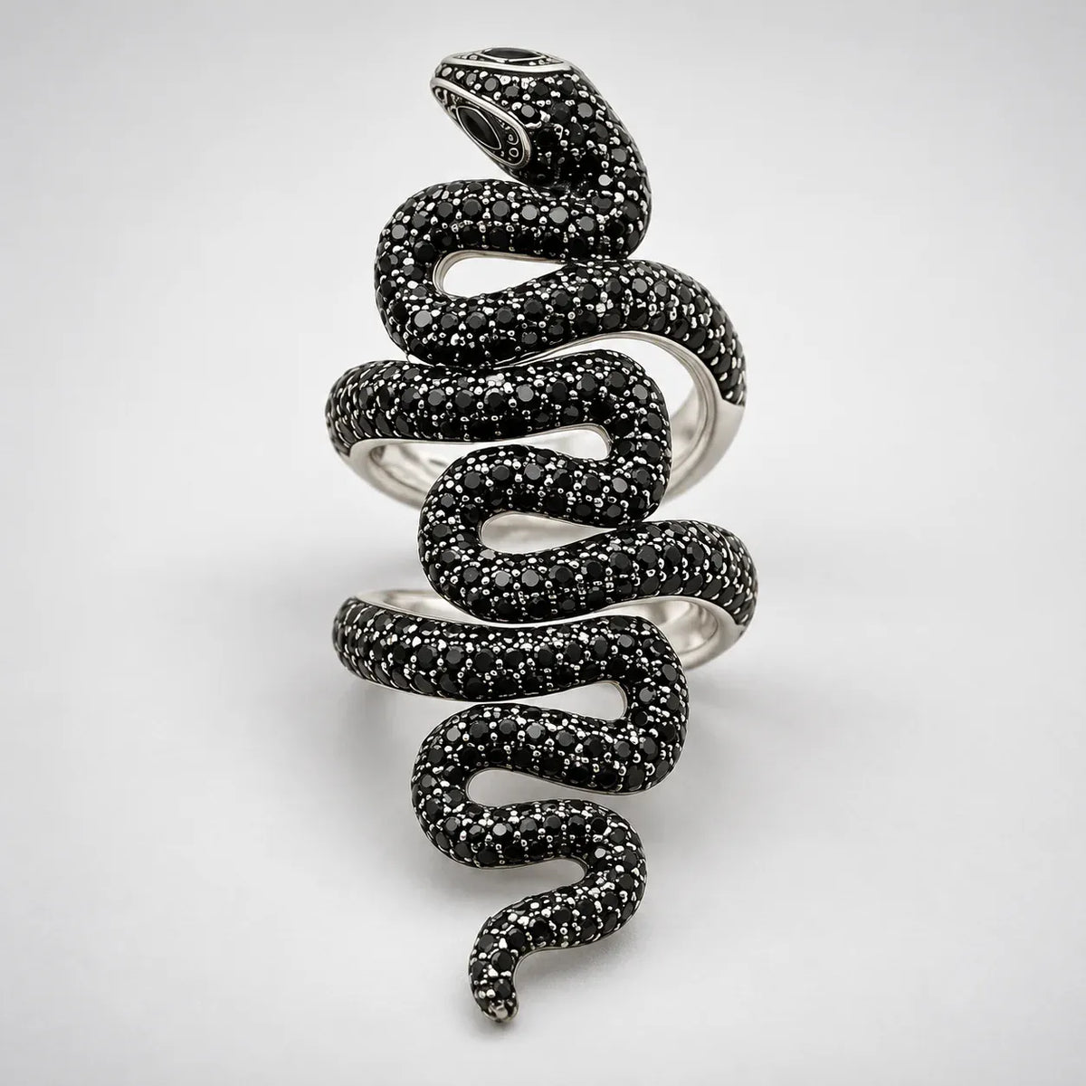 Bague Serpent Ondulant Pavé Noir sur fond clair
