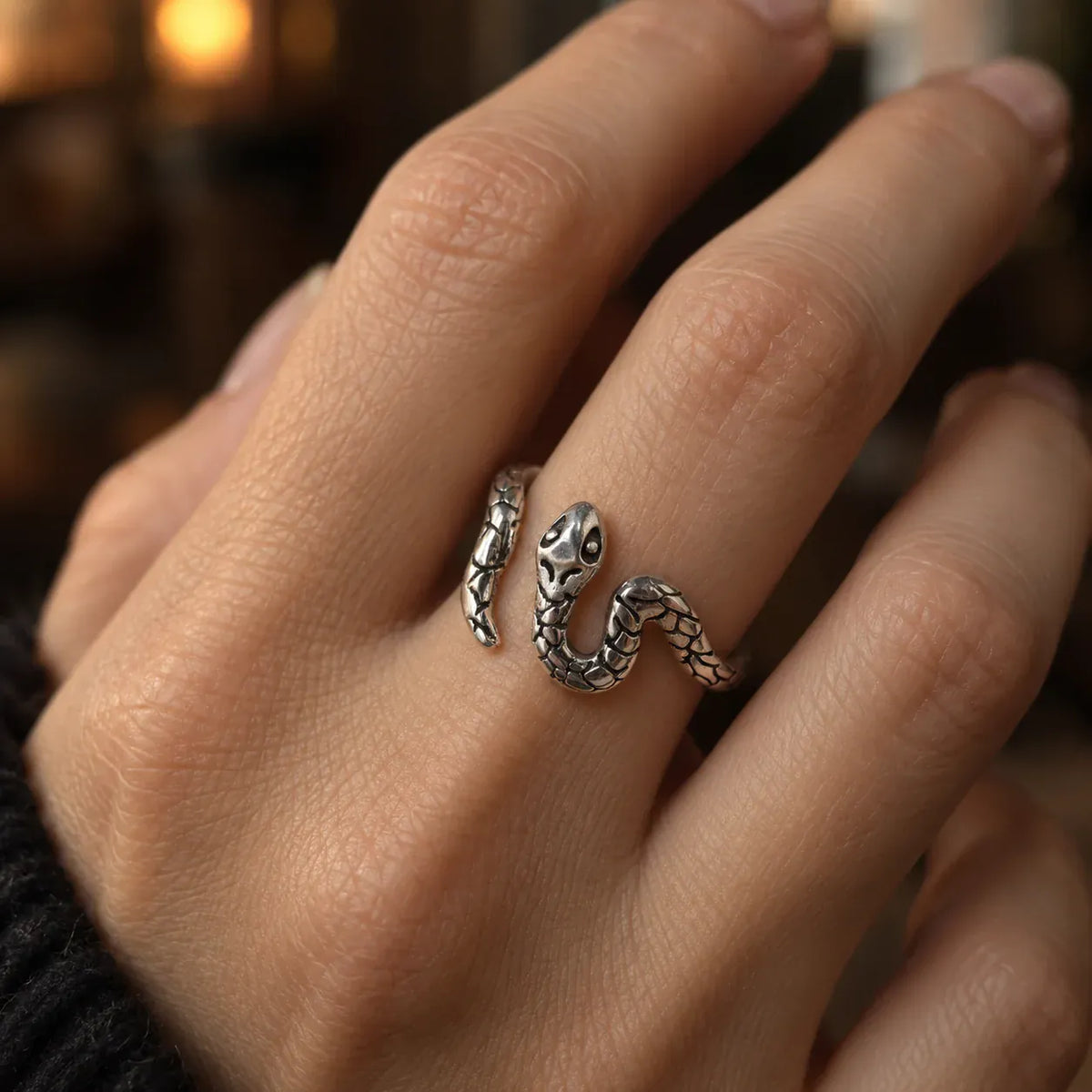 Bague Serpent Ondulant porté