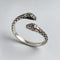 Bague Serpent à Deux Têtes sur fond clair