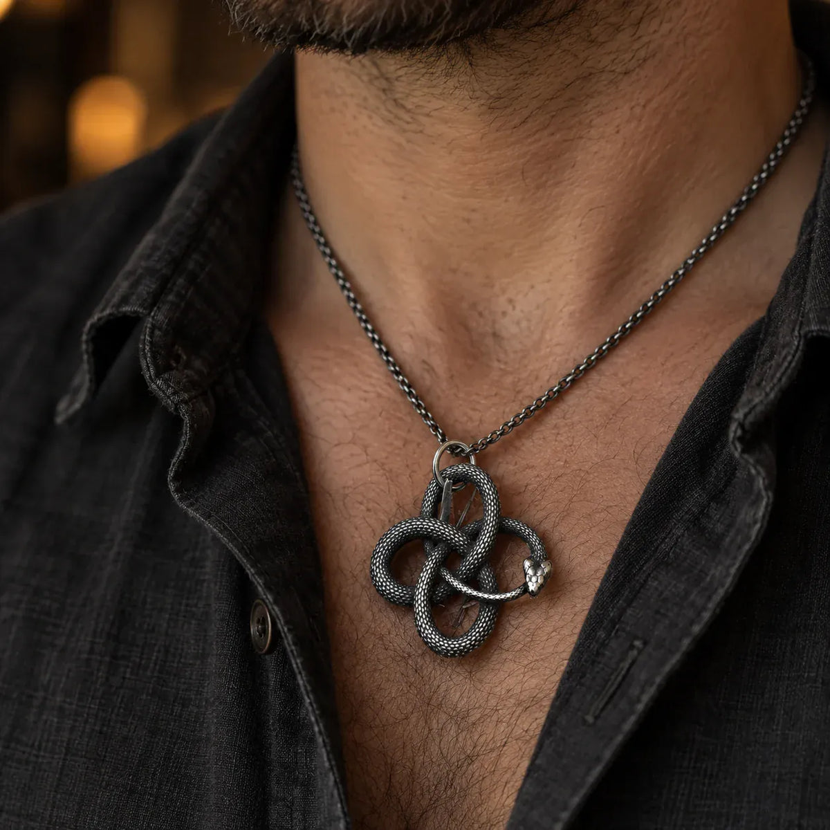 Collier Serpent au Nœud Infini