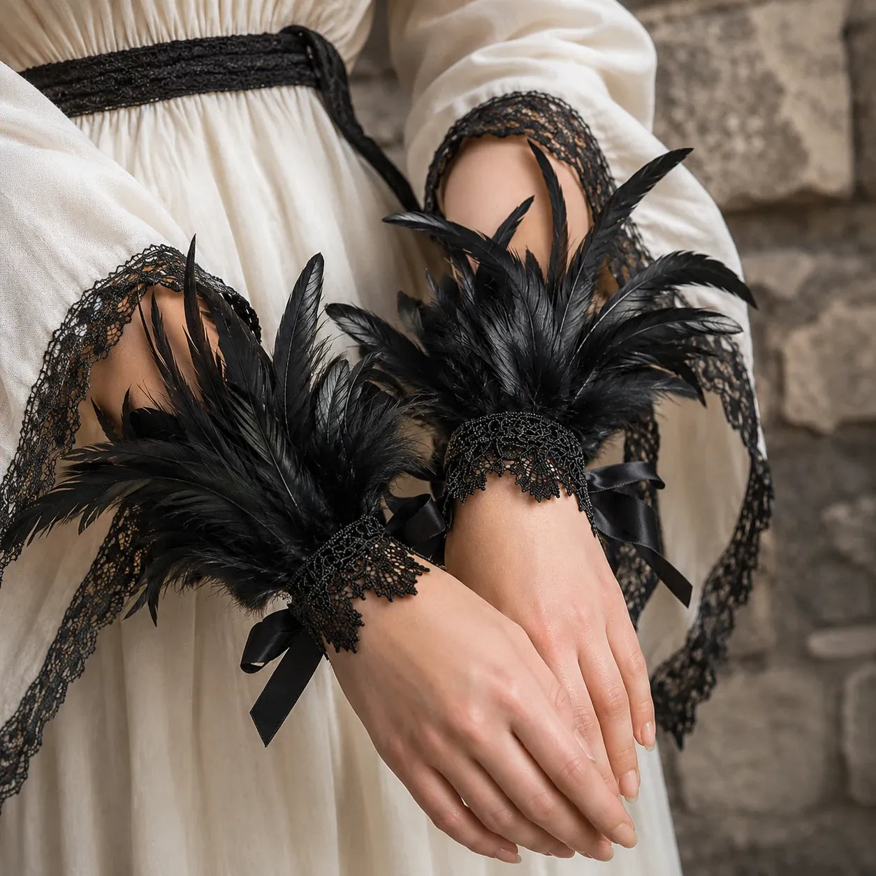 Manchette de poignet en plumes noires