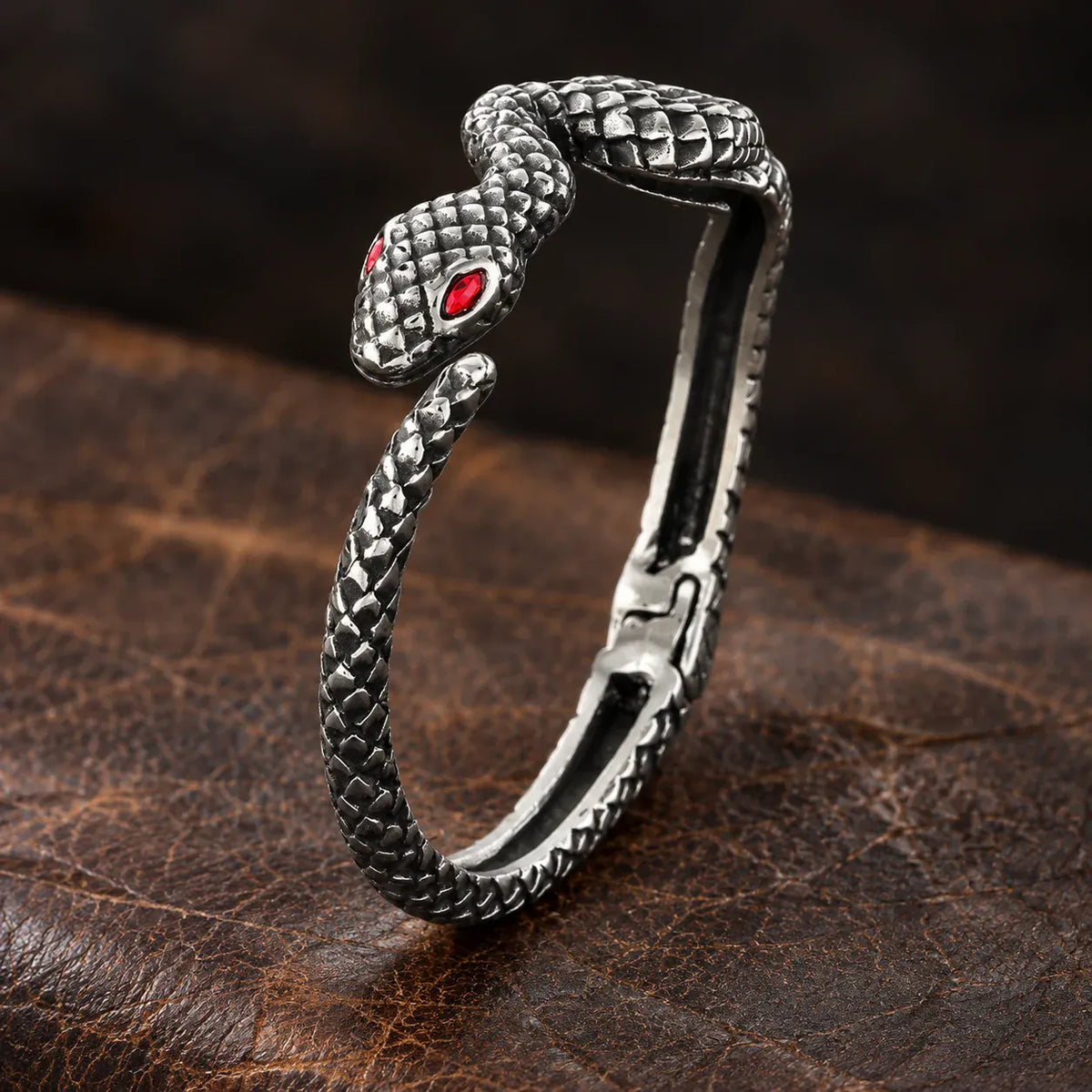 Manchette Serpent aux Yeux Rouges