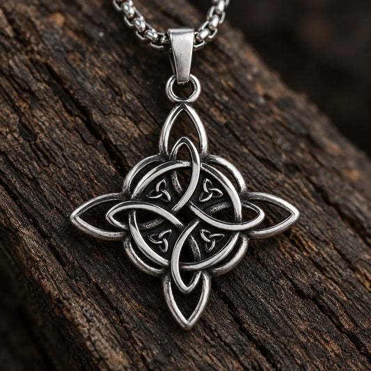 Collier Nœud de Sorcière aux Quatre Triquetras Argent vieilli