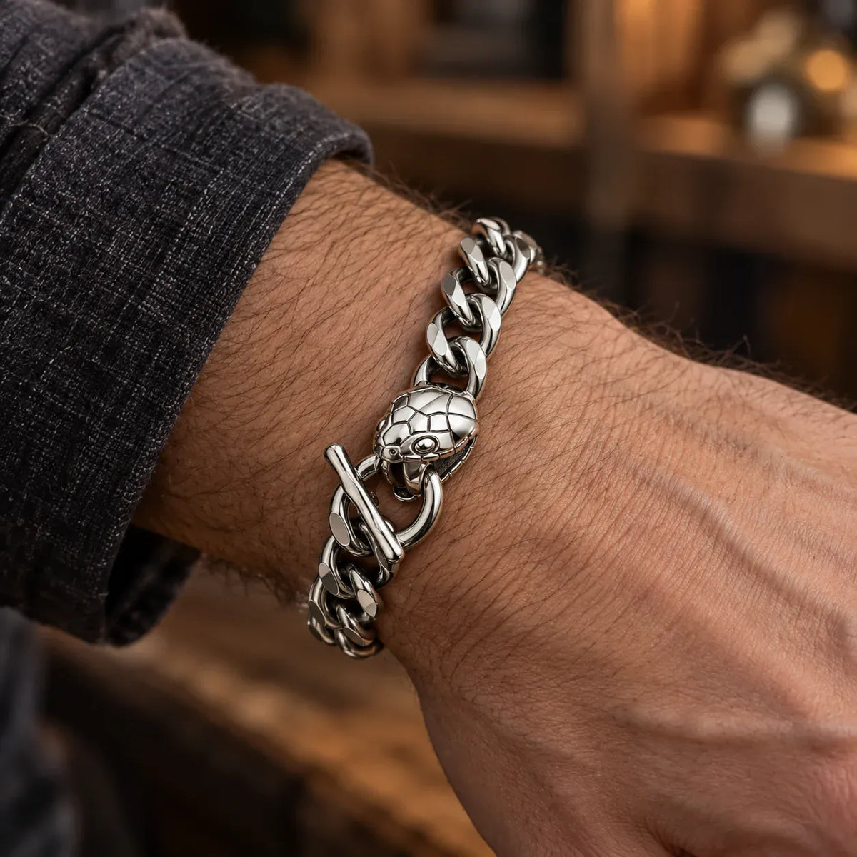 Bracelet Serpent Homme Maille Gourmette porté au poignet