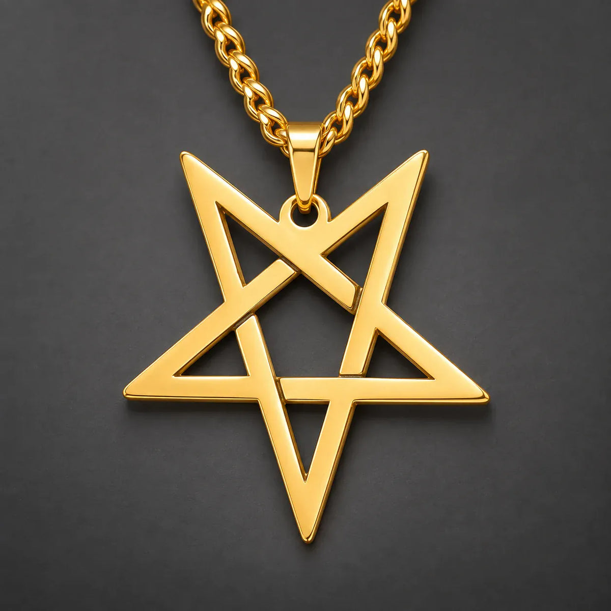 Collier Pentagramme Inversé Ajouré — finition dorée