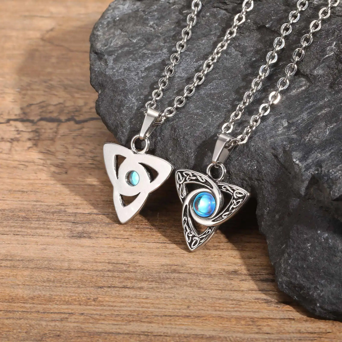 Parure Triquetra à Pierre Bleue Irisée