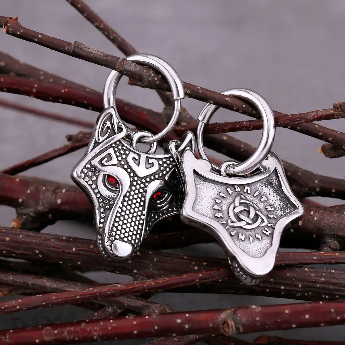 Pendantes Loup aux Yeux Rouges Sans coffret