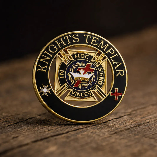 Pin's chevaliers templiers médaillon doré croix rouge