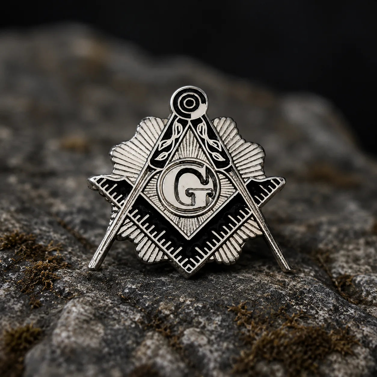 Pin’s franc-maçon compas et équerre acier et or