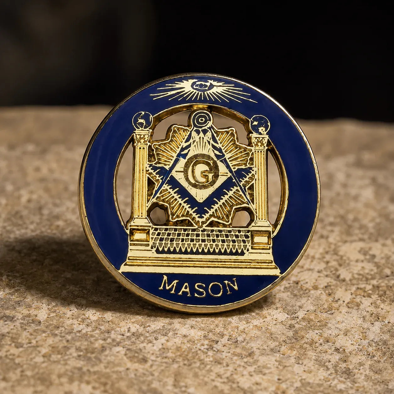 Pin's franc-maçon médaillon « Past Master » doré