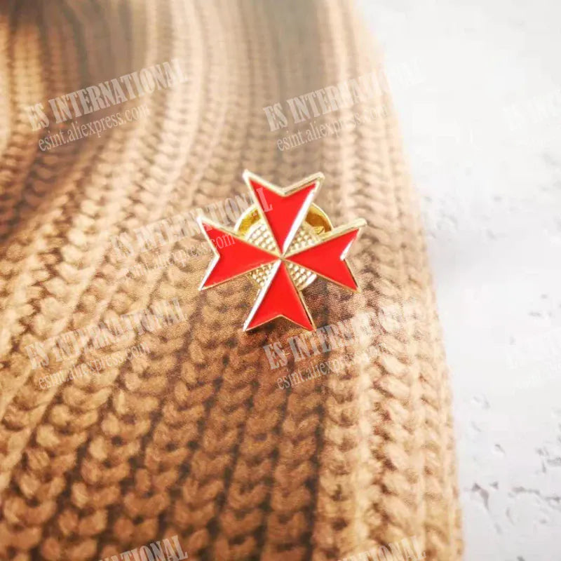 Pin's templier croix pattée rouge émaillé